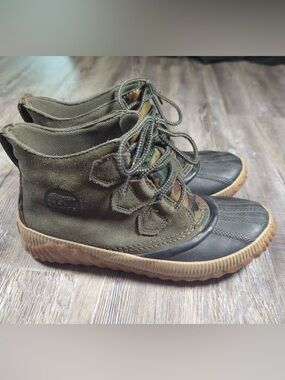 Sorel Women Out N About Plus Ankle Duck Boots Alpine Tundra Suede Size 6 Green